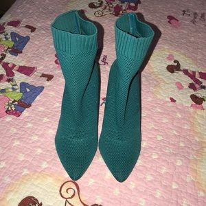 Slip on shoedazzle stylish heels/bootie